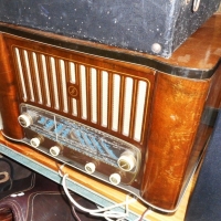 Vintage Linnet & Laursen Apollo 552 BRG record player and radio - Sold for $79 - 2016