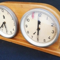 Vintage clockwork chess timer clock - Sold for $37 - 2016