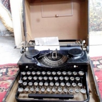 Portable Royal typewriter in original faux reptile case - Sold for $98 - 2016