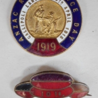 2 x military badges AIF Anzac remembrance day 1919 Gallipoli landing day and 10th Colours badge - Sold for $67 - 2016