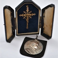 2 x religious items - Medal - 29th International Eucharistic Congress, Sydney,  Australia, 1928 & vintage gilt Crucifix in original standing box - Sold for $50 - 2018