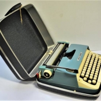 Vintage light blue Smith Corona Galaxie typewriter - Sold for $37 - 2018