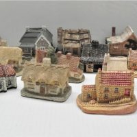 Group-lot-of-Ceramic-Miniature-Cottages-inc-Australian-Heritage-Lilliput-Lane-John-Hine-London-David-Winter-etc-Sold-for-75-2021