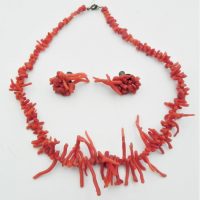 Vintage-natural-coral-jewellery-graduated-necklace-pair-matching-screw-on-earrings-Sold-for-43-2021