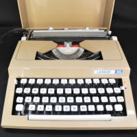 1960-70s-Lemair-30-Cased-Portable-Typewriter-Made-in-Belgium-Sold-for-43-2021