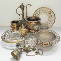 Group-lot-Brass-items-inc-Heavy-brass-pots-with-lion-head-handles-tall-tea-pot-Wall-mounting-Bell-with-ringer-etc-Sold-for-81-2021