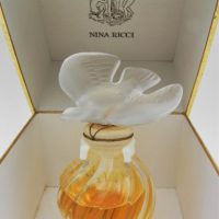 Nini-Ricci-LAir-du-Temps-bottle-made-by-Lalique-sealed-and-signed-underside-original-box-Sold-for-56-2021