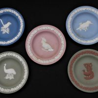 5-x-boxed-Wedgwood-jasper-ware-round-trays-various-colours-Emu-Kookaburra-Cockatoo-Lyre-Bird-Blue-Wren-11cms-D-Sold-for-161-2021