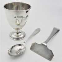 Hallmarked-Sterling-Silver-1908-10-LONDON-Boxed-Egg-Cup-Spoon-SHIEFFIELD-1946-Childs-Food-Pusher-all-Hallmarked-Sold-for-81-2021