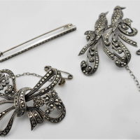 3-x-vintage-Marcasite-Brooches-some-silver-inc-pair-peacocks-floral-bow-bar-Sold-for-62-2021