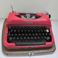 Imperial-Good-Companion-model-4-Typewriter-Bright-Red-body-Made-in-Leicester-UK-cased-Sold-for-149-2021