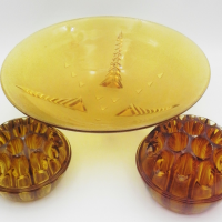 Small-Lot-of-Vintage-Amber-Glass-incl-1930s-Art-Deco-Amber-Glass-Bowl-2-x-Amber-Glass-Water-Monkeys-Sold-for-43-2021