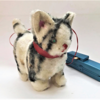 1950s-Modern-Toys-Japanese-boperated-Mew-Mew-Walking-cat-whitegrey-plush-20cms-L-tatty-box-Sold-for-50-2021