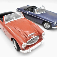 2-x-118-scale-model-diecast-British-converrable-sports-cars-inc-Red-1961-Austin-Healey-Navy-Blue-MGB-MK-II-Sold-for-118-2021