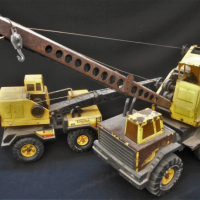 2-x-Vintage-Large-Pressed-Steel-TONKA-Construction-Cranes-Both-w-Working-Crane-Sold-for-43-2021