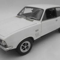 AUTOart-118-scale-Model-diecast-1970-Holden-Torana-GTR-XU1-Coupe-Metallic-White-VGC-Sold-for-130-2021