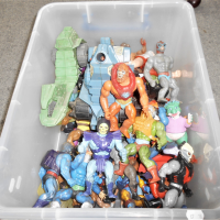Box-lot-Vintage-Master-of-the-Universe-Figures-Vehicles-some-with-chest-armour-Sold-for-323-2021