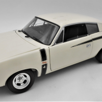Classic-Carlectable-118-scale-model-Diecast-1972-Chrysler-Valiant-Charger-RT-Coupe-in-Alpine-White-VGCAlpine-White-Sold-for-190-2021