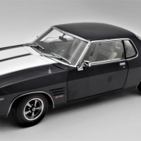 Classic-Carlectable-118-scale-model-Diecast-Holden-HQ-Monaro-GTS-Coupe-dark-purple-with-white-stripes-Sold-for-137-2021