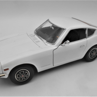 Road-Signatures-118-scale-model-Diecast-White-1970-Datsun-240Z-Sold-for-93-2021
