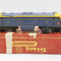 Vintage-Boxed-Tri-Ang-HO-Gauge-model-Railway-Diesel-Engine-model-R-159-in-Blue-Yellow-Vic-Rail-Livery-box-tatty-Sold-for-43-2021