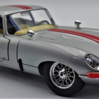 118-Scale-Diecast-Model-Car-1961-Jaguar-E-Type-w-Racing-Stripe-to-Centre-Model-Made-by-Burago-Sold-for-62-2021