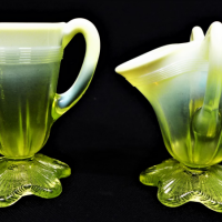 2-x-Vintage-Citrine-Uranium-Vaseline-twin-handled-vases-approx-9cm-H-Sold-for-87-2021