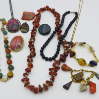 Group-lot-vintage-gemstone-jewellery-necklaces-brooches-pendant-bracelets-Sold-for-75-2021