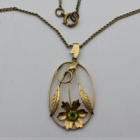 Vintage-9ct-gold-Gemex-pendant-oval-floral-open-work-with-green-stone-TW-2-6grms-Sold-for-106-2021