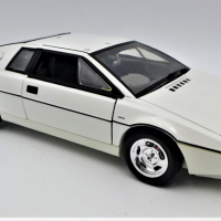 118-Scale-Model-Diecast-Car-1973-Lotus-Esprit-S1-Submarine-Car-from-James-Bonds-The-Spy-Who-Loved-Me-Movie-Model-made-by-Joyride-Sold-for-124-2021