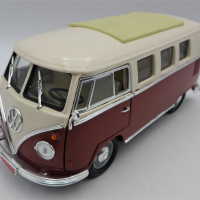 118-Scale-model-Diecast-1962-Volkswagen-Kombi-Microbus-Made-by-Road-Signature-Sold-for-99-2021
