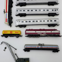 Small-Lot-of-HO-Gauge-Trains-Carriages-Rollin-Stock-incl-Commonwealth-Railways-Diesel-Engine-Railways-of-Australia-Carriages-MobilAmpolShell-P-Sold-for-149-2021