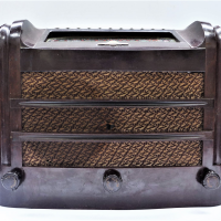 1930s-Astor-brown-Bakelite-valve-Radio-No-21454-28-cms-H-37cms-W-Sold-for-75-2021