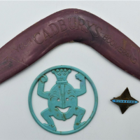 3-x-pieces-Novelty-Advertising-Toys-Cadburys-plastic-Boomerang-King-Willie-Weeties-round-plastic-stencil-small-Sunbeams-Club-star-shaped-badge-Sold-for-112-2021