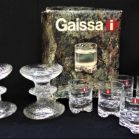 Group-Lot-of-Italia-incl-2-x-Signed-Timo-Sarpaneva-crystal-Festivo-pattern-candle-holders-etched-initials-to-bases-and-a-boxed-set-of-6-liqueur-glas-Sold-for-50-2021