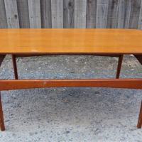 Retro-Mid-Century-Modern-light-stained-Teak-Coffee-Table-Floating-top-stylish-shape-no-marks-sighted-Sold-for-87-2021