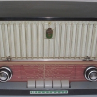 Stylish 50'/s60's FLEETWOOD Mantle Radio with knob and pushbutton tuning, good condition - Sold for $122 - 2012