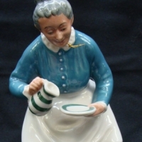 Royal Doulton figurine The Favourite -HN2249 - 1960-90 197cmsH - Sold for $110 - 2015