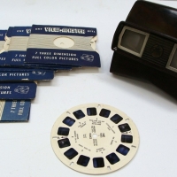 1960's brown Bakelite VIEWMASTER & reels incl Jenolan Caves NSW & various international locations - Sold for $43 - 2015