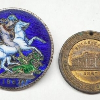 (a) 2 x items - Diamond Jubilee Shire of Glenlyon commemorative medallion and enameled 1887 silver crown - Sold for $61 - 2016