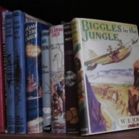 Group of vintage hc books Incl Biggles in the Jungle & Biggles flies west (Oxford) - Sold for $34 - 2016