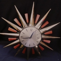Fantastic RETRO 1970s Metamec sunburst clock with wooden and gilt rays - Sold for $146 - 2016