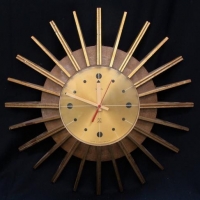 Lot 177 - Vintage plastic Smiths Starburst battery clock