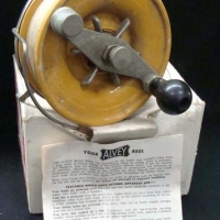 Boxed vintage 'ALVEY' fishing  reel - 525-C52 - Sold for $50 - 2016