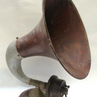 1920s Bullphone Nightingale metal horn speaker - Sold for $75 - 2016