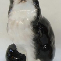Royal Doulton figurine - Persian Cat -    HN 999 - 127 cm H - Sold for $25 - 2016