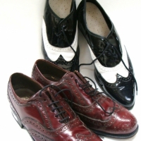 Pair Vintage black and white patent leather shoes - Sold for $27 - 2016