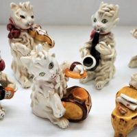 Group of Italian ceramic Cat figurines - 1 AF - Sold for $43 - 2018