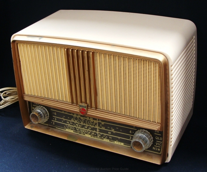 Mid 1950's cream Bakelite Philips radio - model 161B - Sold for $43 - 2016