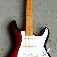 Vintage Canora electric Stratocaster type guitar - Sold for $37 - 2016